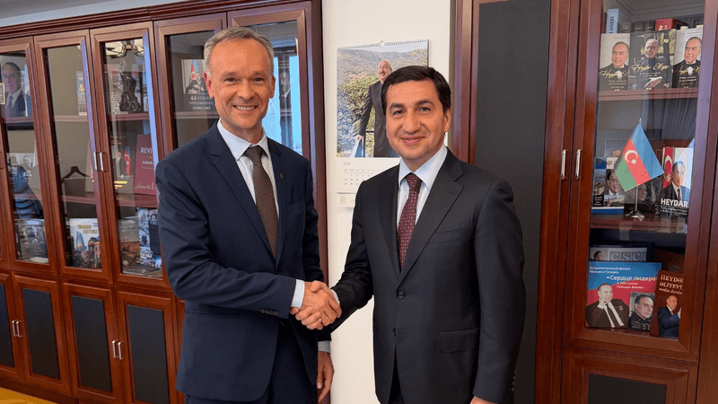 Hikmət Hacıyev Litva səfiri ilə ikitərəfli münasibətləri müzakirə edib
