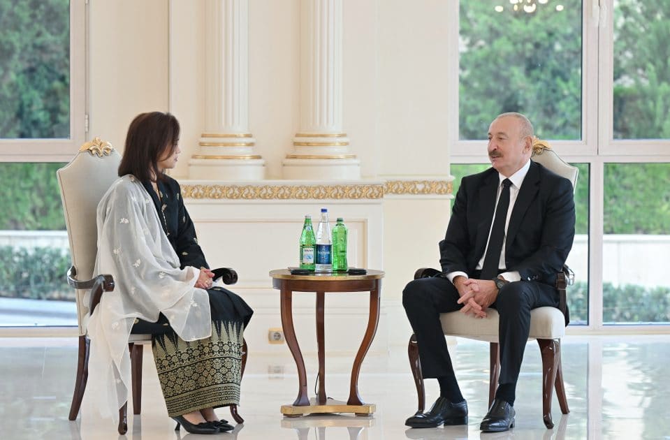 İlham Əliyev Malayziyanın Azərbaycanda yeni təyin olunmuş səfirini qəbul edib