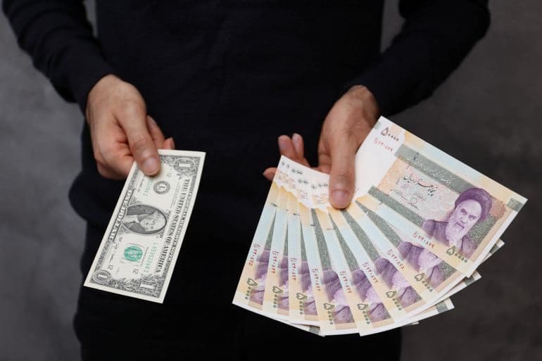 İran riyalı dollara qarşı yeni antirekord müəyyənləşdirib