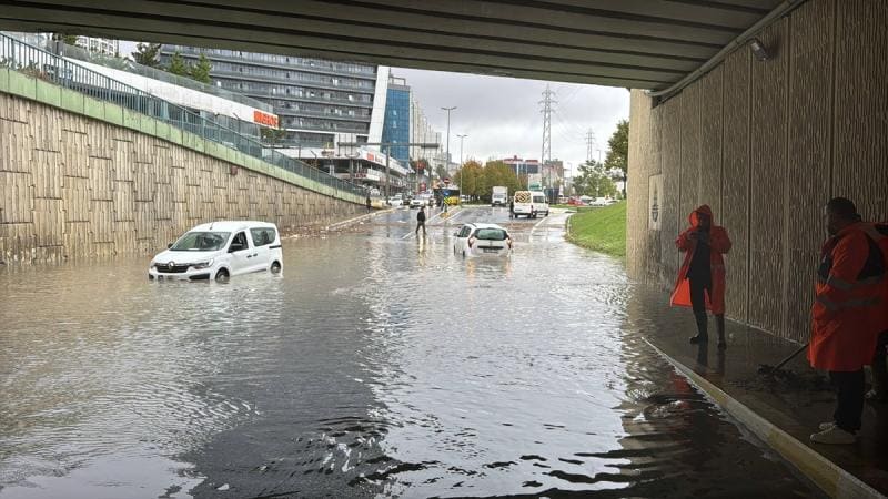 İstanbulda daşqın nəticəsində ölənlərin sayı 3-ə çatıb