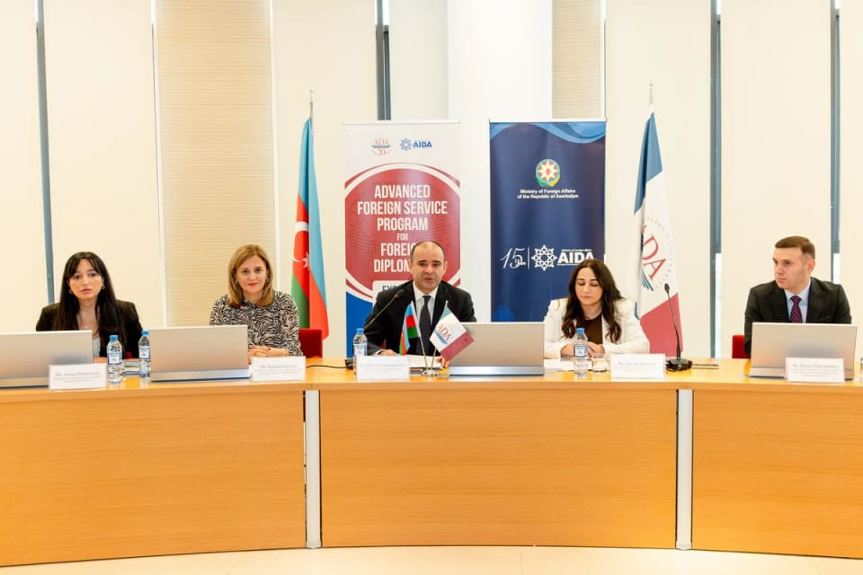 İxtisasartırma proqramında  19 diplomat iştirak edib