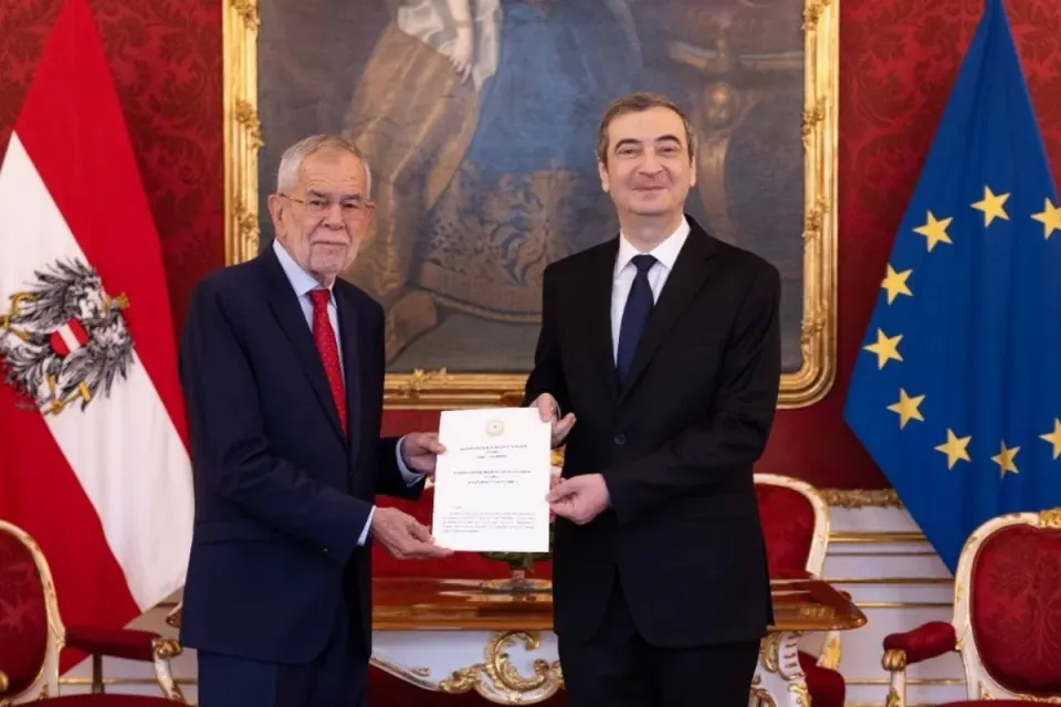 Kamil Xasiyev etimadnaməsini Avstriya Prezidentinə təqdim edib