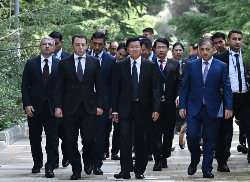 Laos Prezidenti Fəxri xiyabanı ziyarət edib