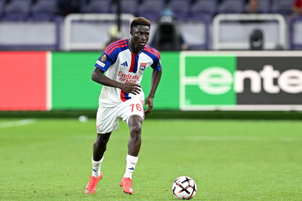 Lyon defender suffers serious injury on international duty