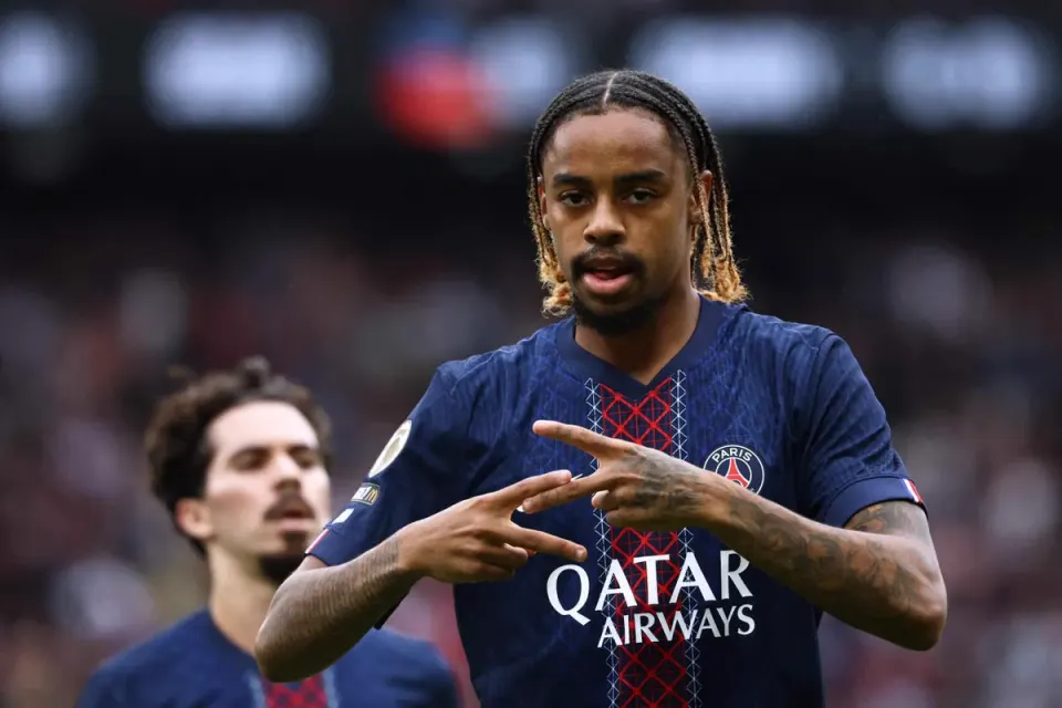 Liverpool signs Barcola from PSG