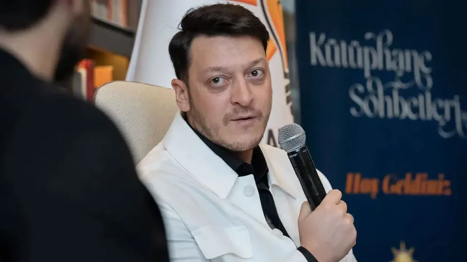 Məsut Özil FİFA-nı Rusiya komandalarına qoyulan qadağanı ləğv etməyə çağırıb