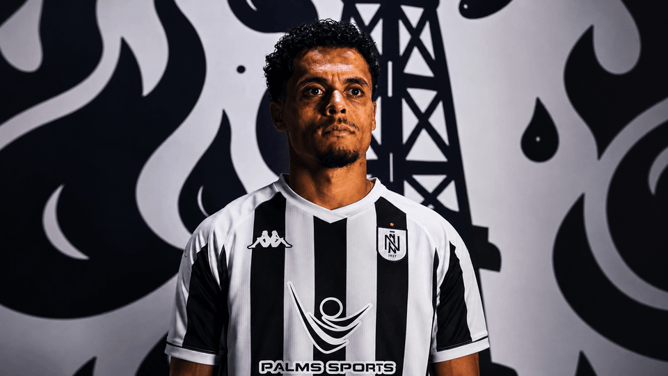 Neftchi strengthens squad with Surinamese midfielder