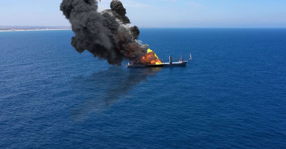 Oman körfəzində neft tankerinə zərbə endirilib