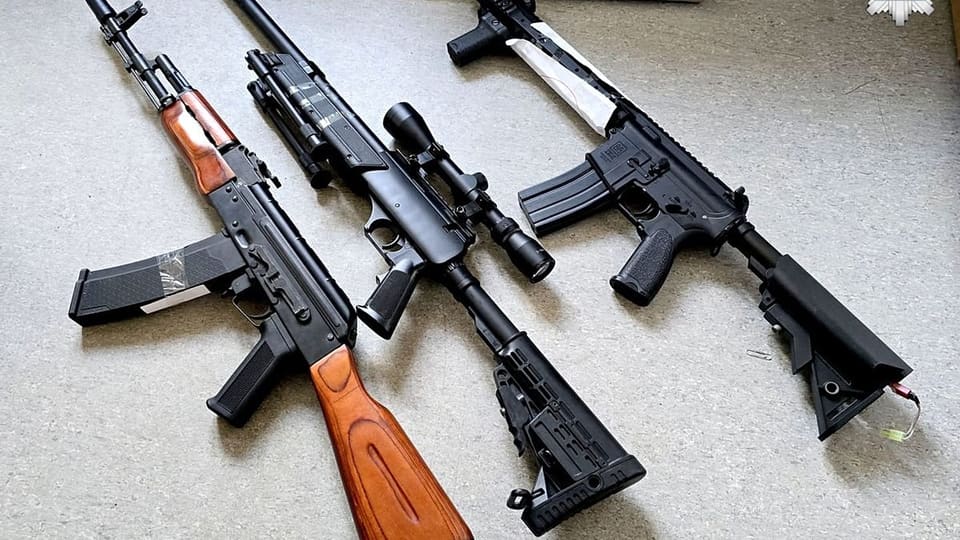 Ötən gün 2 avtomat silahı, 6 tüfəng aşkarlanıb
