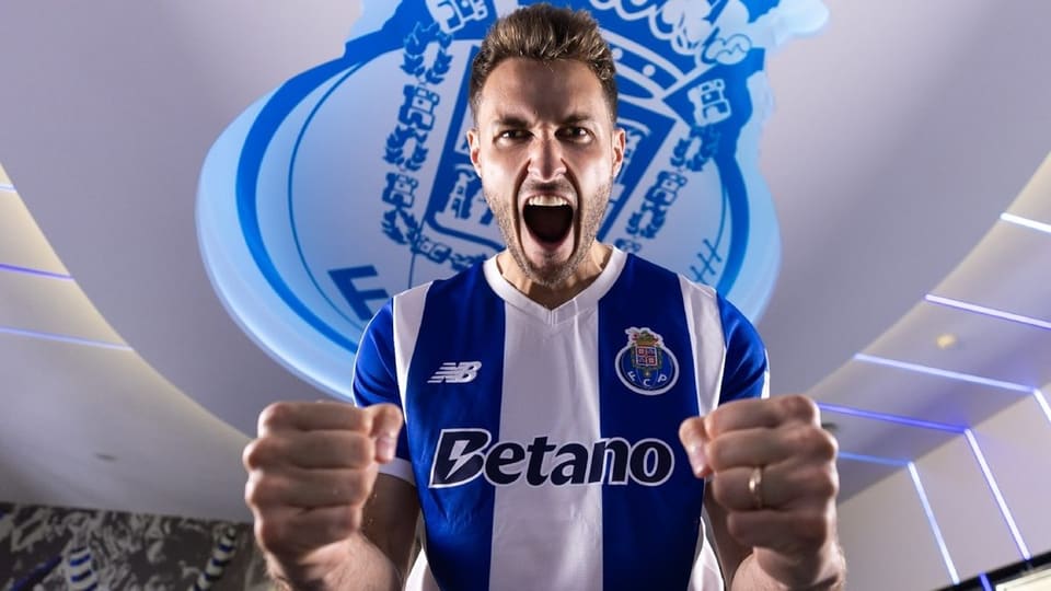 Porto signs Milan's Mexican forward on loan