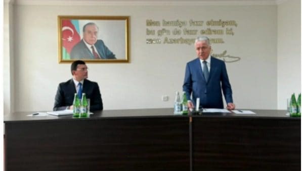 Qaradağ Rayon İcra Hakimiyyətinin başçısı kollektivə təqdim olunub