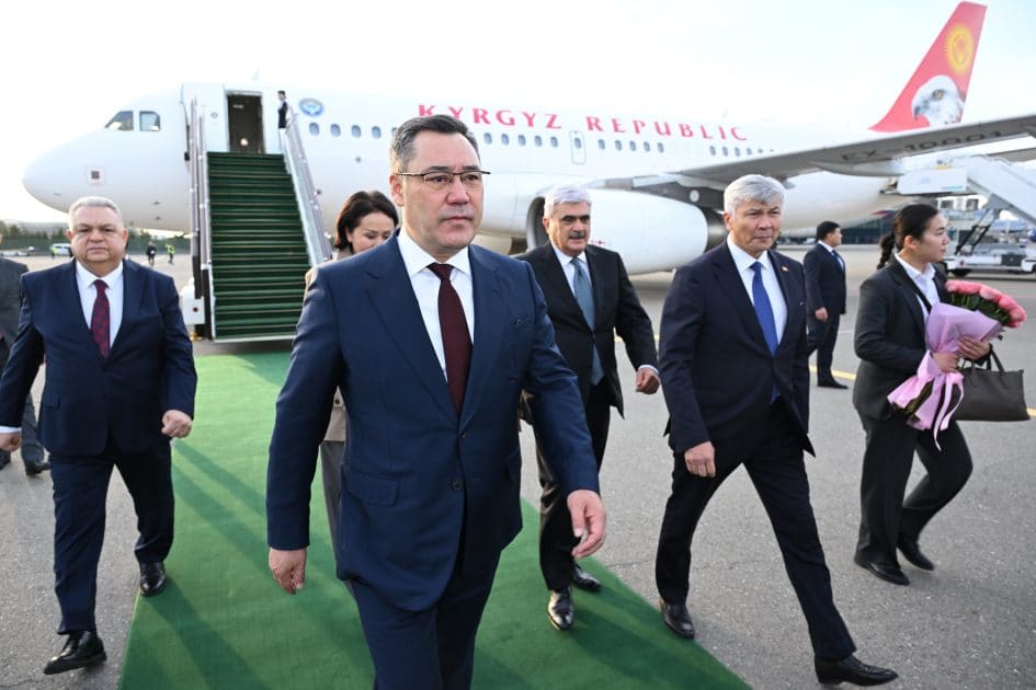 President of Kyrgyzstan arrives in Azerbaijan
