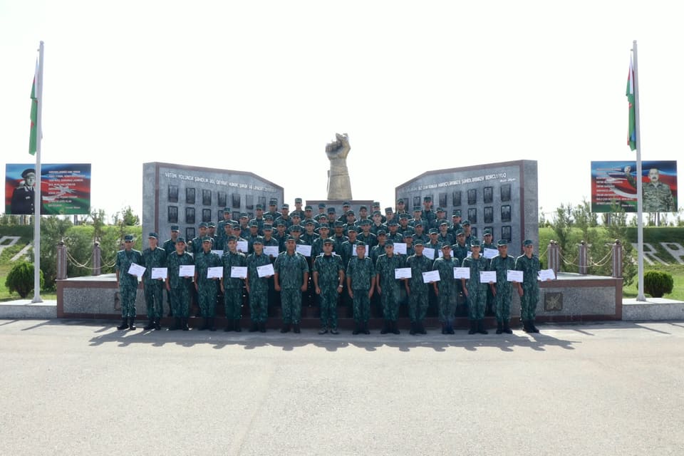 Sərhədçi əsgərlər Silahlı Qüvvələrin ehtiyatına buraxılıb