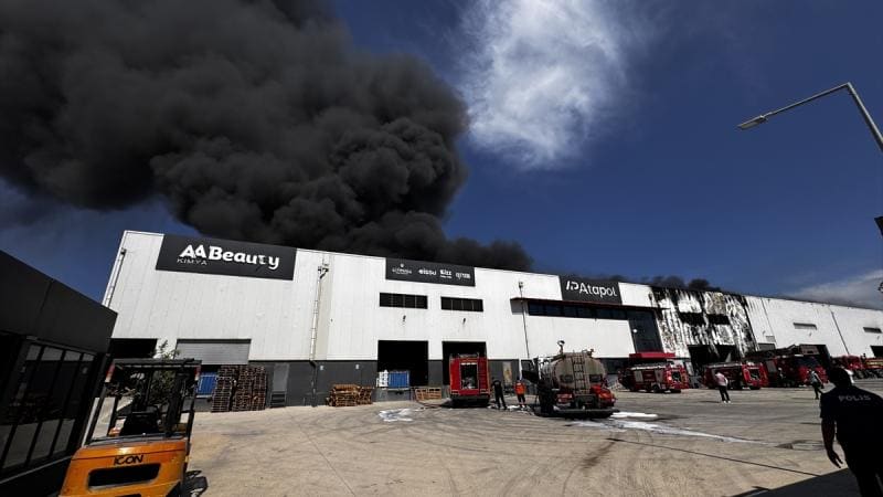 Türkiyədə kimya fabriki yanıb