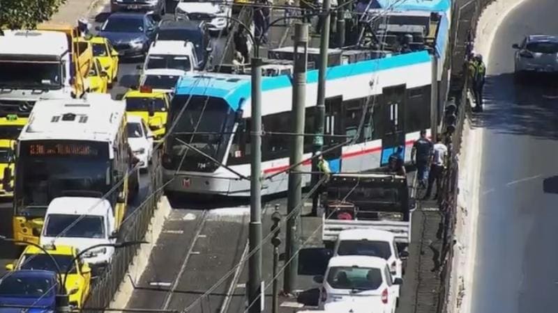 Türkiyənin Bəyoğlu rayonunda tramvay relsdən çıxıb