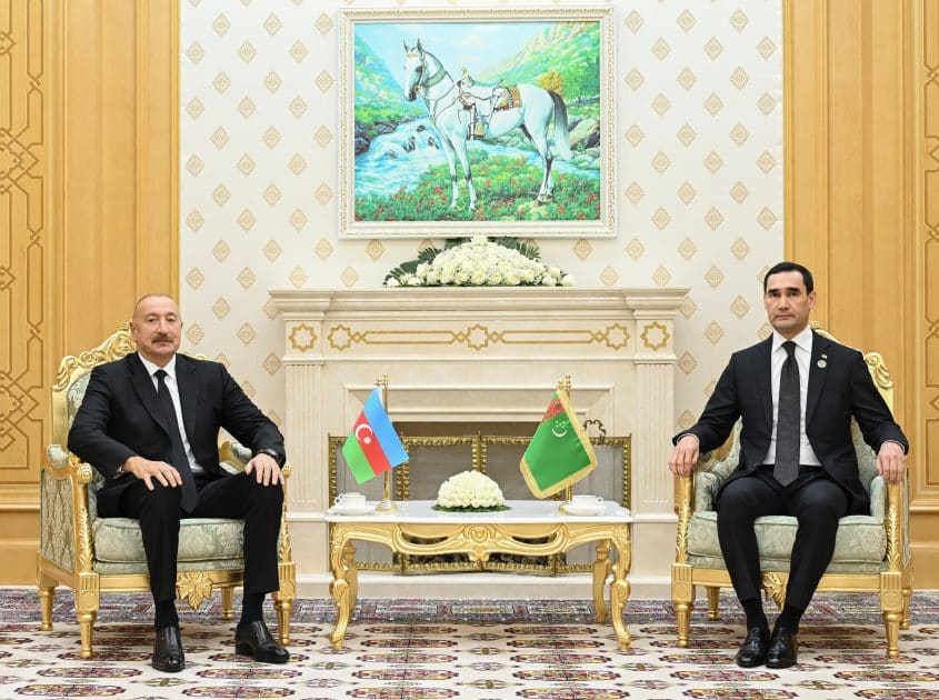President Ilham Aliyev Meets with President of Turkmenistan in Turkmenbashi