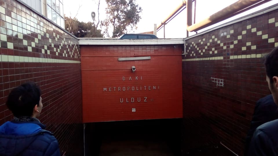 "Ulduz" metrostansiyasının qarşısından keçən yola asfalt çəkilir