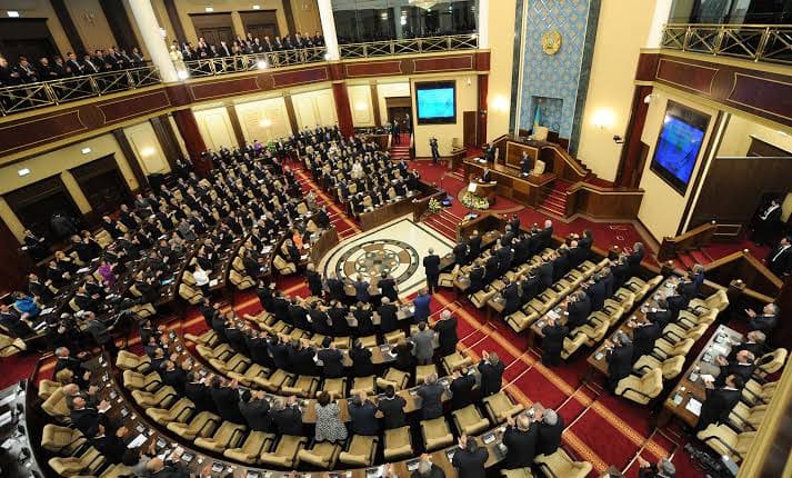 Qazaxıstan parlamenti LGBT təbliğatını qadağan edən qanun qəbul edib