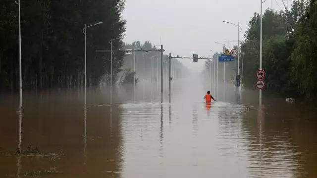 Çində daşqın təhlükəsi səbəbindən 10 bölgədə fövqəladə vəziyyət elan edilib