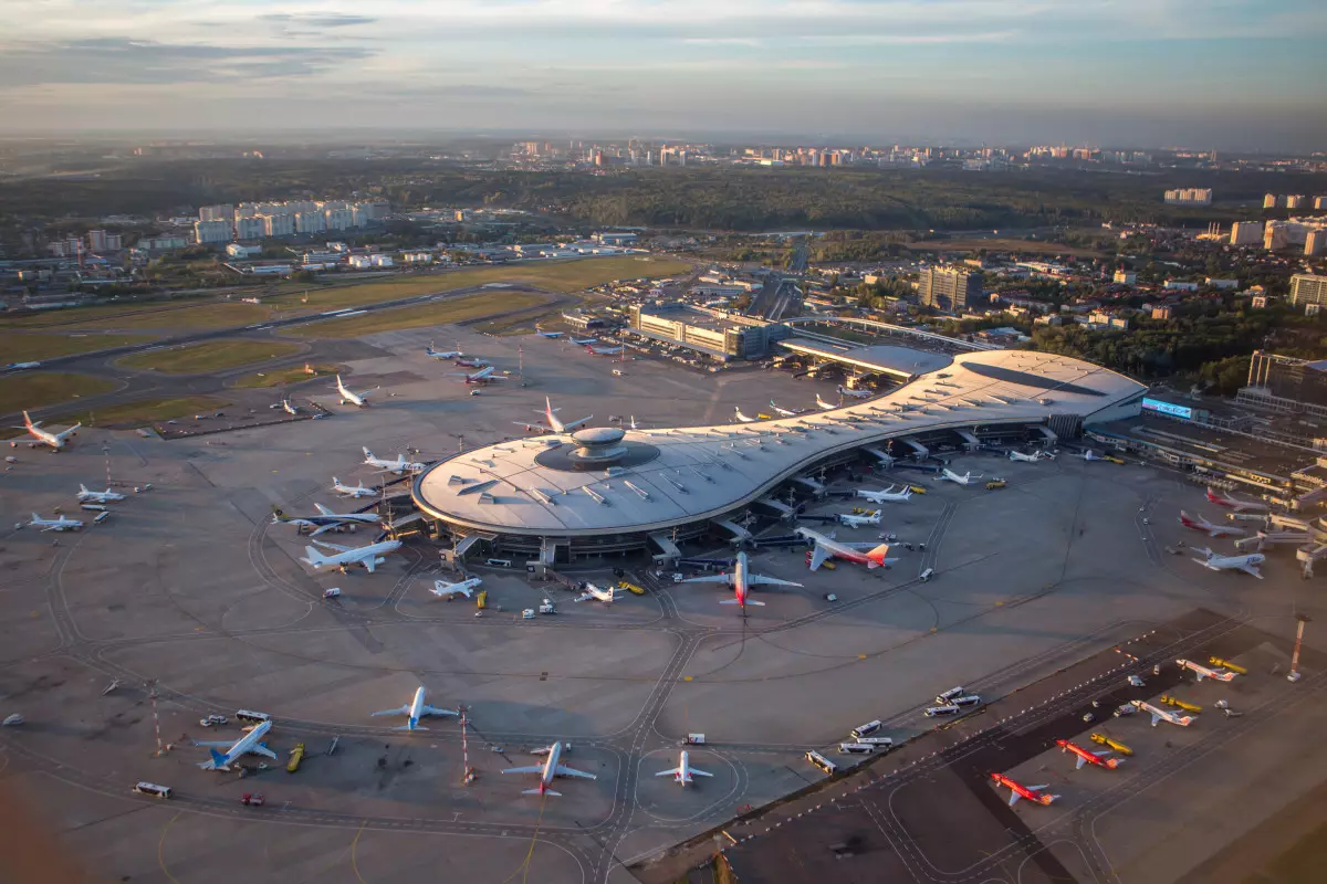 Moskvanın Vnukovo hava limanının üstündəki hava məkanı bağlanıb