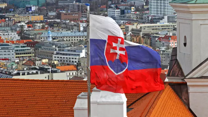 Slovakiya Rusiya səfirliyinin əməkdaşını ölkədən çıxarır