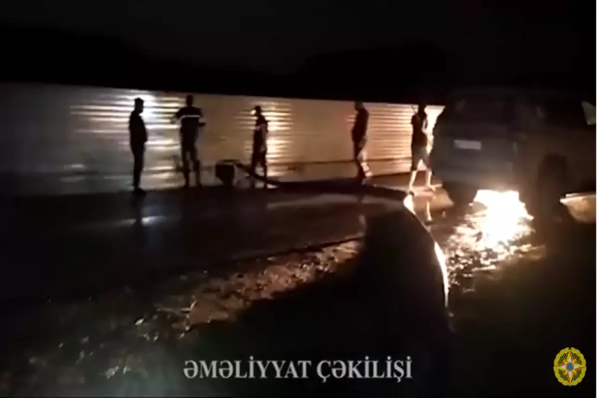 Şəmkirdə su basmış evlərlə bağlı təhlükəsizlik tədbirləri davam etdirilir