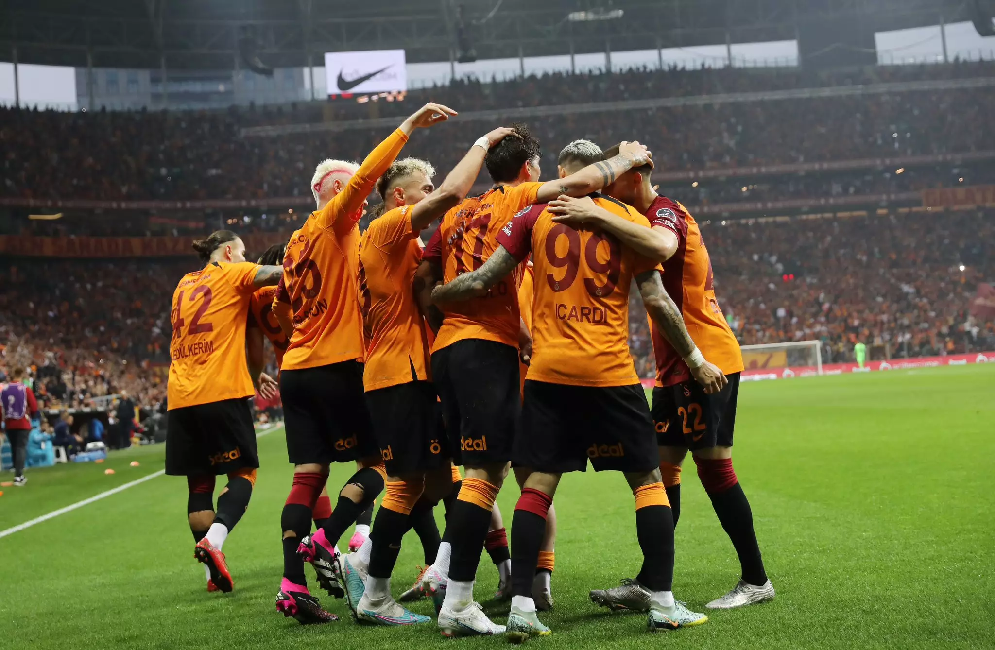 "Qalatasaray" İstanbul derbisinin qalibi oldu