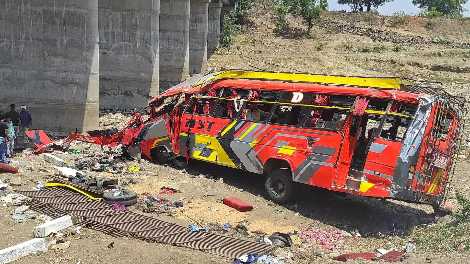 Hindistanda avtobus körpüdən aşıb,  22 nəfər ölüb