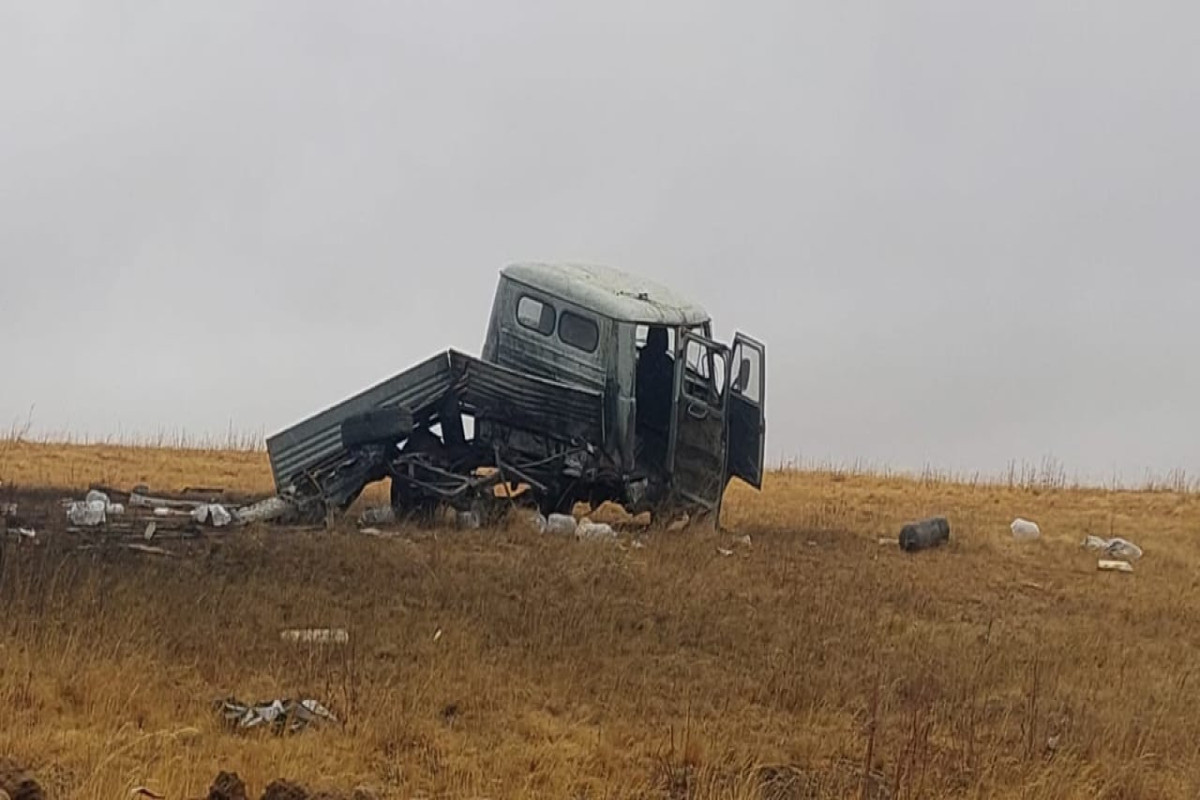 Ermənistanda hərbçiləri daşıyan maşın özlərinin basdırdıqları minaya düşüb, ölən və yaralananlar var