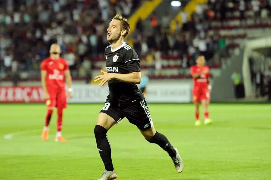 "Qarabağ" millinin üzvü ilə yolları ayırdı