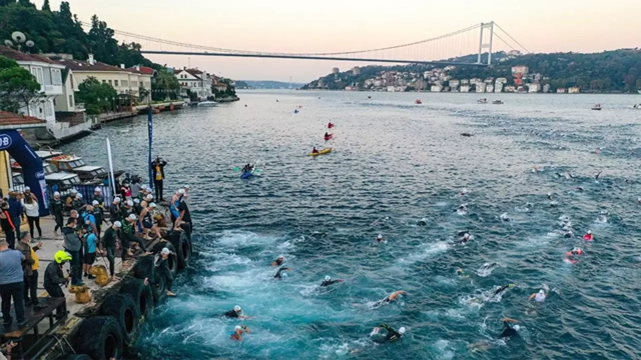 İstanbul boğazı gəmilərin keçidi üçün bağlanıb