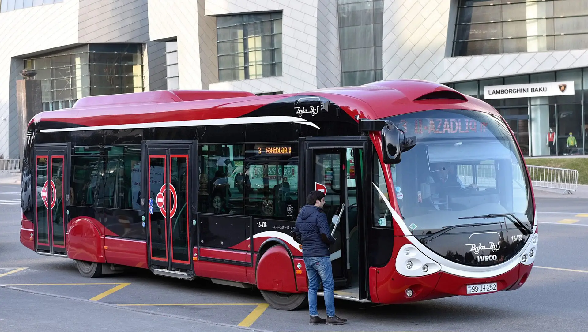 Avtobusların hərəkət intervalında gecikmələr müşahidə edilir