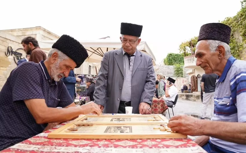 İçərişəhərdə nərd yarışmasına start verilib - FOTOLAR