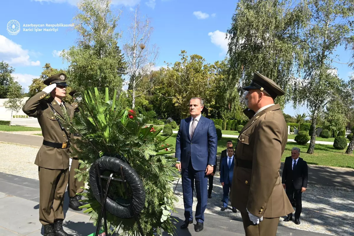 Ceyhun Bayramov Zaqrebdə “Xorvatiya Qurbanlarının Səsi-Ağrı Divarı” abidəsini ziyarət edib (FOTO)