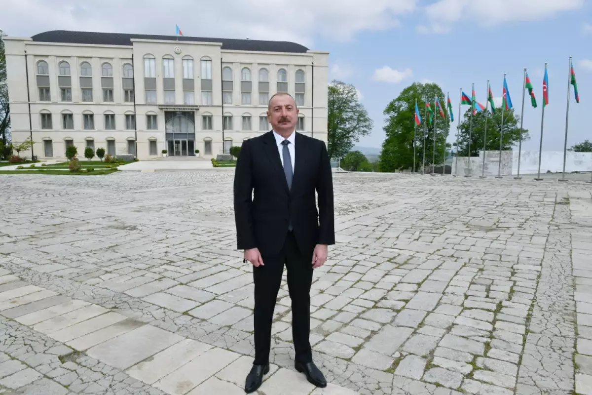 Şuşada Heydər Əliyev Fondu tərəfindən aparılan bərpa işlərindən sonra Saatlı məscidinin açılışı olub