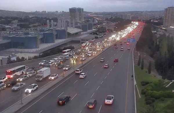 Bakıda sıxlıq olan yollar açıqlanıb