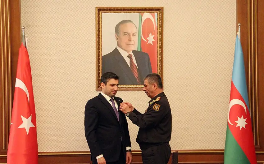 Zakir Həsənov Selçuk Bayraktarı "Hərbi əməkdaşlıq sahəsində xidmətlərə görə" medalı ilə təltif edib