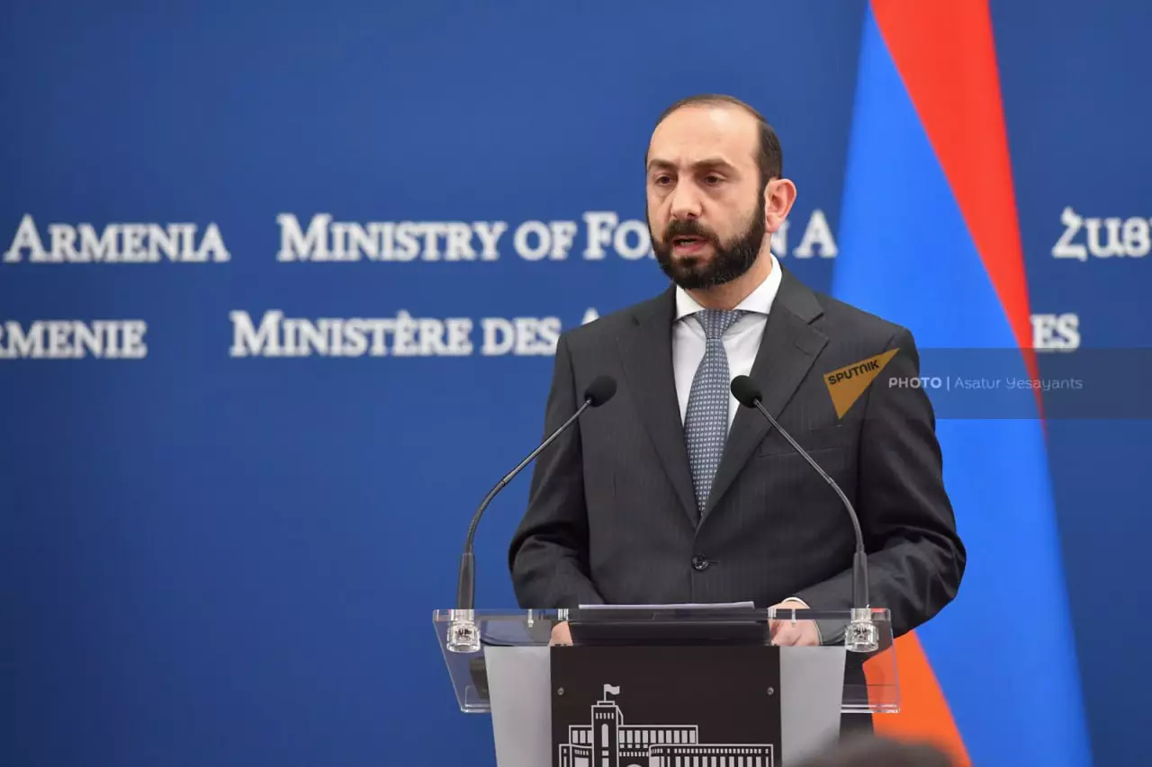 Mirzoyan: “Ermənistan Rusiya və Qərbdəki danışıqlar platformaları arasında heç bir fərq qoymur”