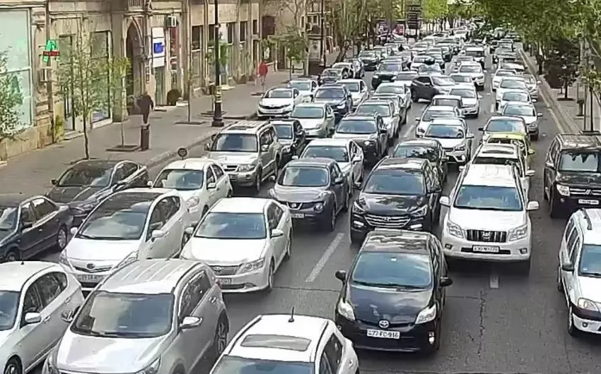 Bakıda hazırda sıxlıq müşahidə olunan yollar açıqlanıb