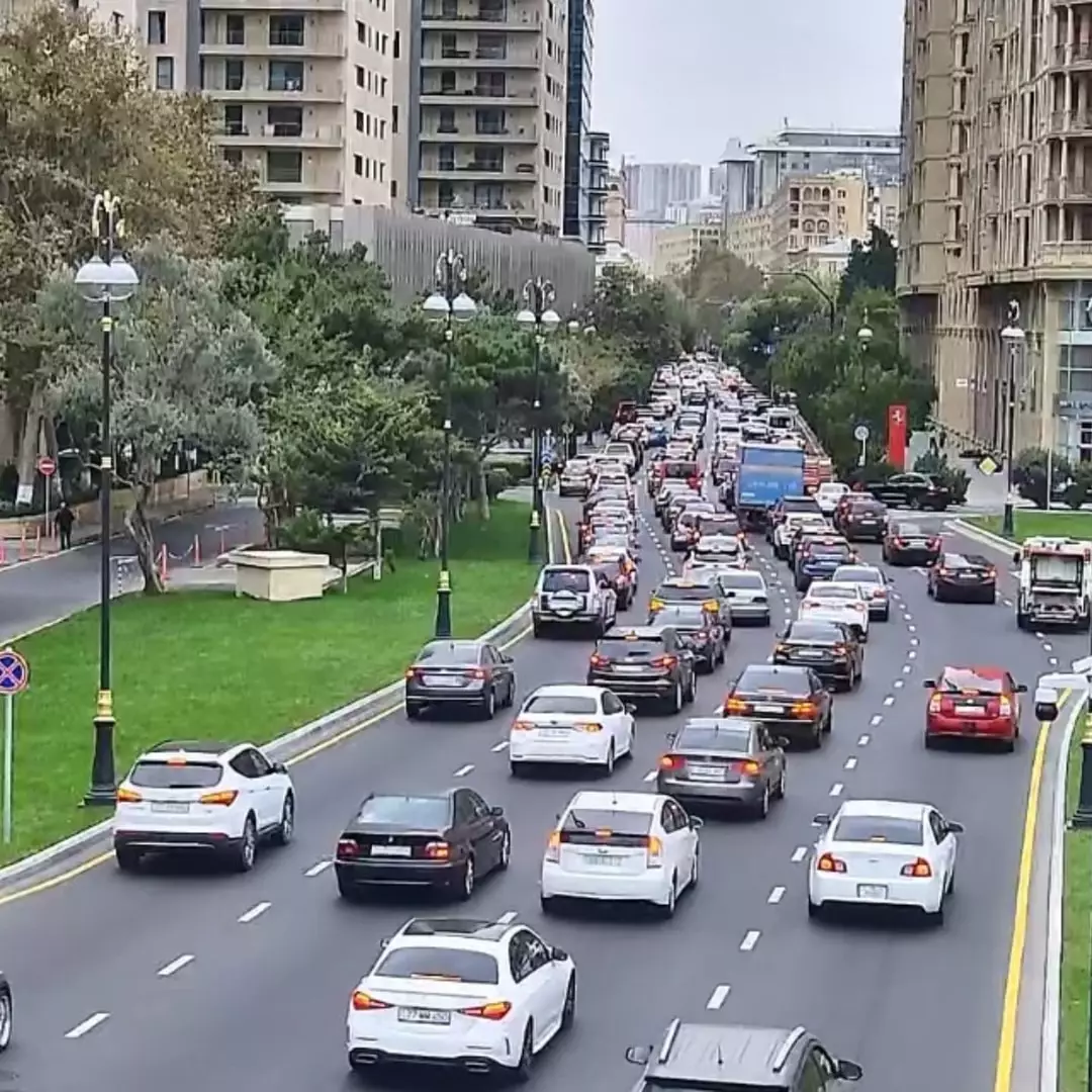 Bakıda hazırda sıxlıq müşahidə olunan yollar açıqlanıb