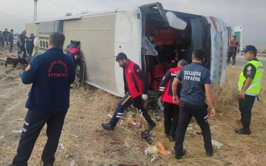 Türkiyədə avtobus aşıb - Ölənlər və yaralananlar var