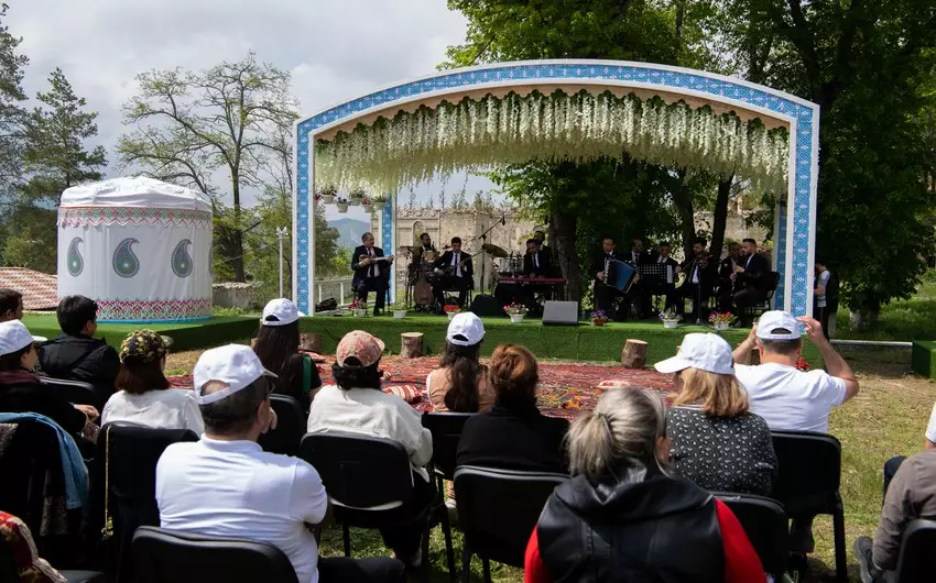 “Xarıbülbül” Beynəlxalq Musiqi Festivalı başa çatıb