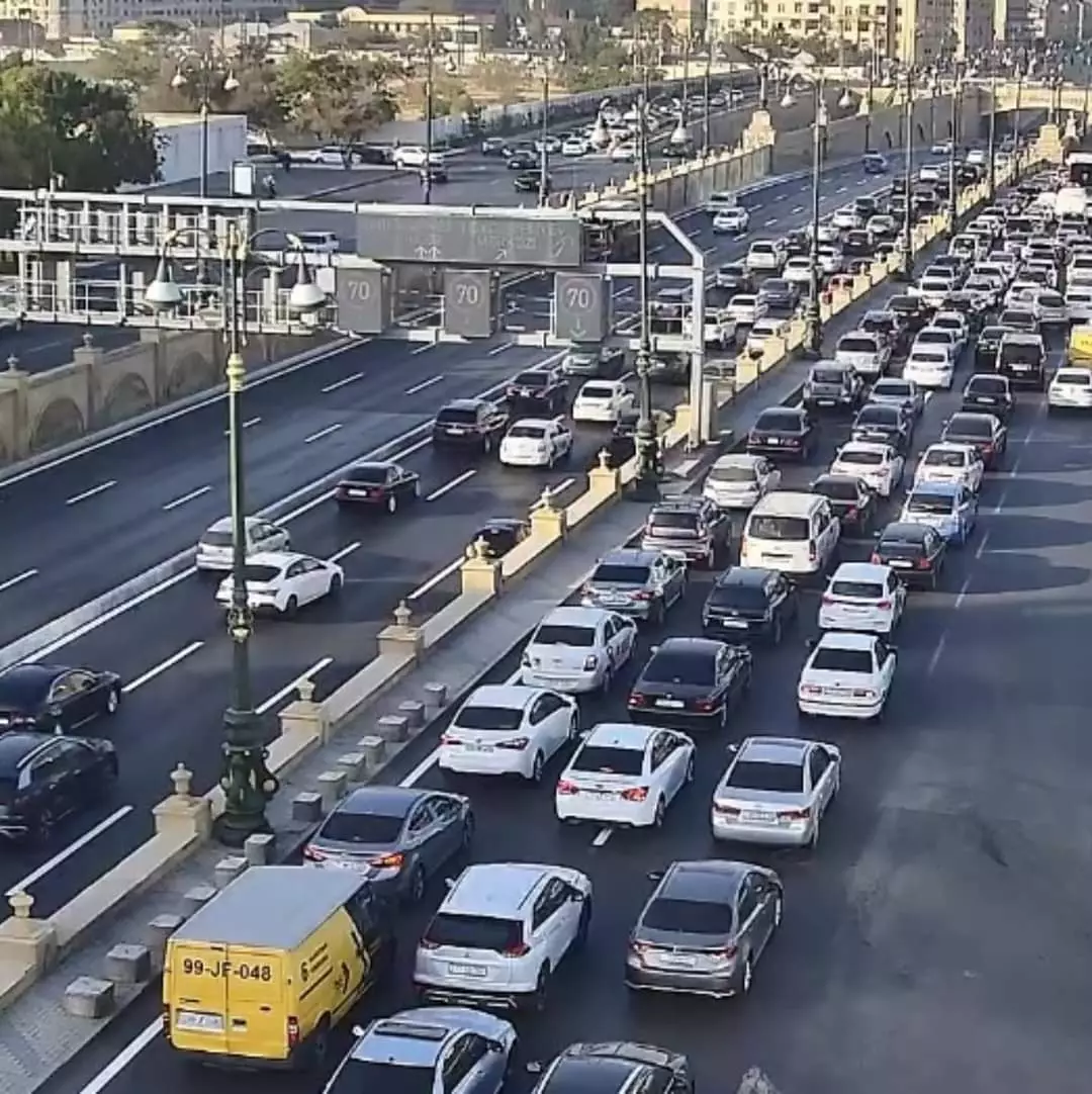 Bakıda hazırda sıxlıq müşahidə olunan yollar açıqlanıb