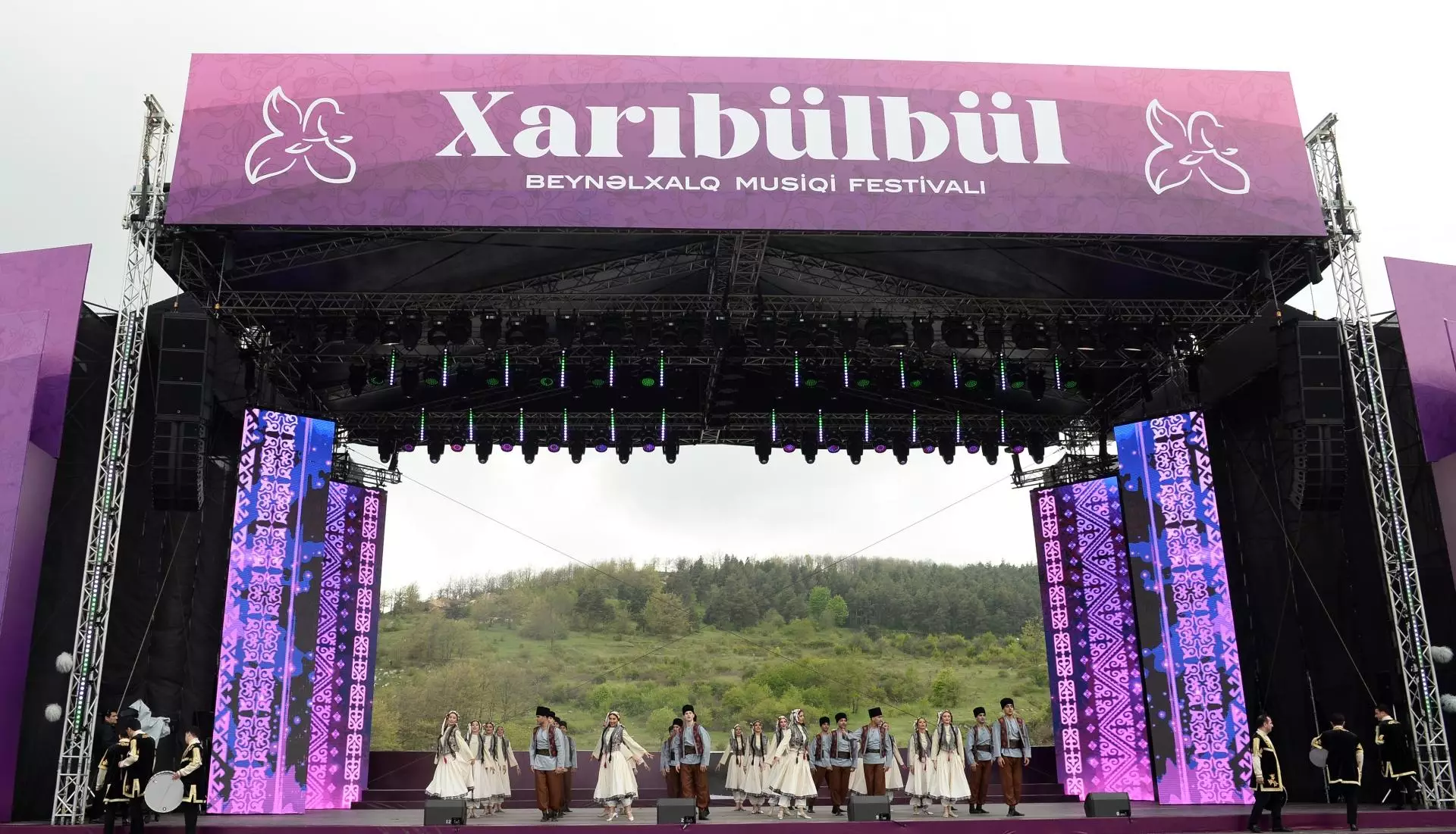 Cıdır düzündə “Xarıbülbül” festivalının açılış konserti olub