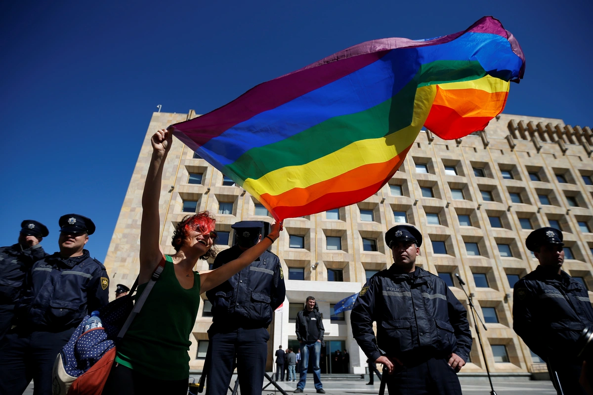 Gürcüstan parlamentinin sədri ölkədə LGBT təbliğatını qadağan edən qanunu imzalayıb