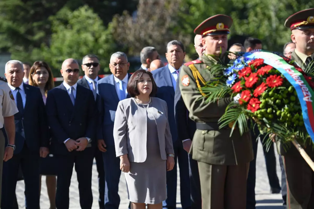 Sahibə Qafarova Sofiya şəhərində “Naməlum əsgər” abidəsini ziyarət edib