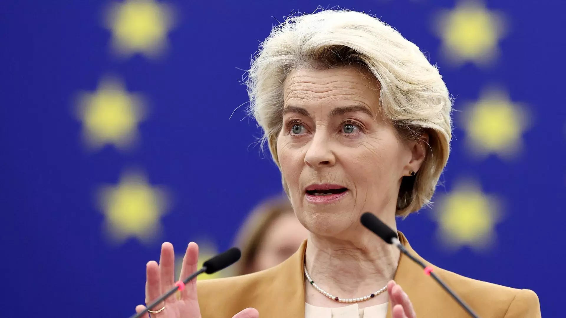 Von der Leyen İranın İsrailə raket hücumunu pisləyib