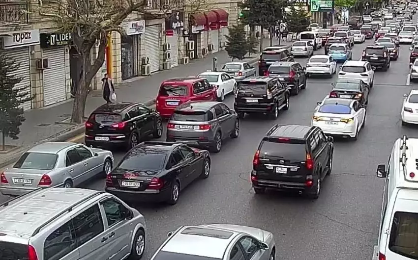 Bakıda hazırda sıxlıq müşahidə olunan yollar açıqlanıb