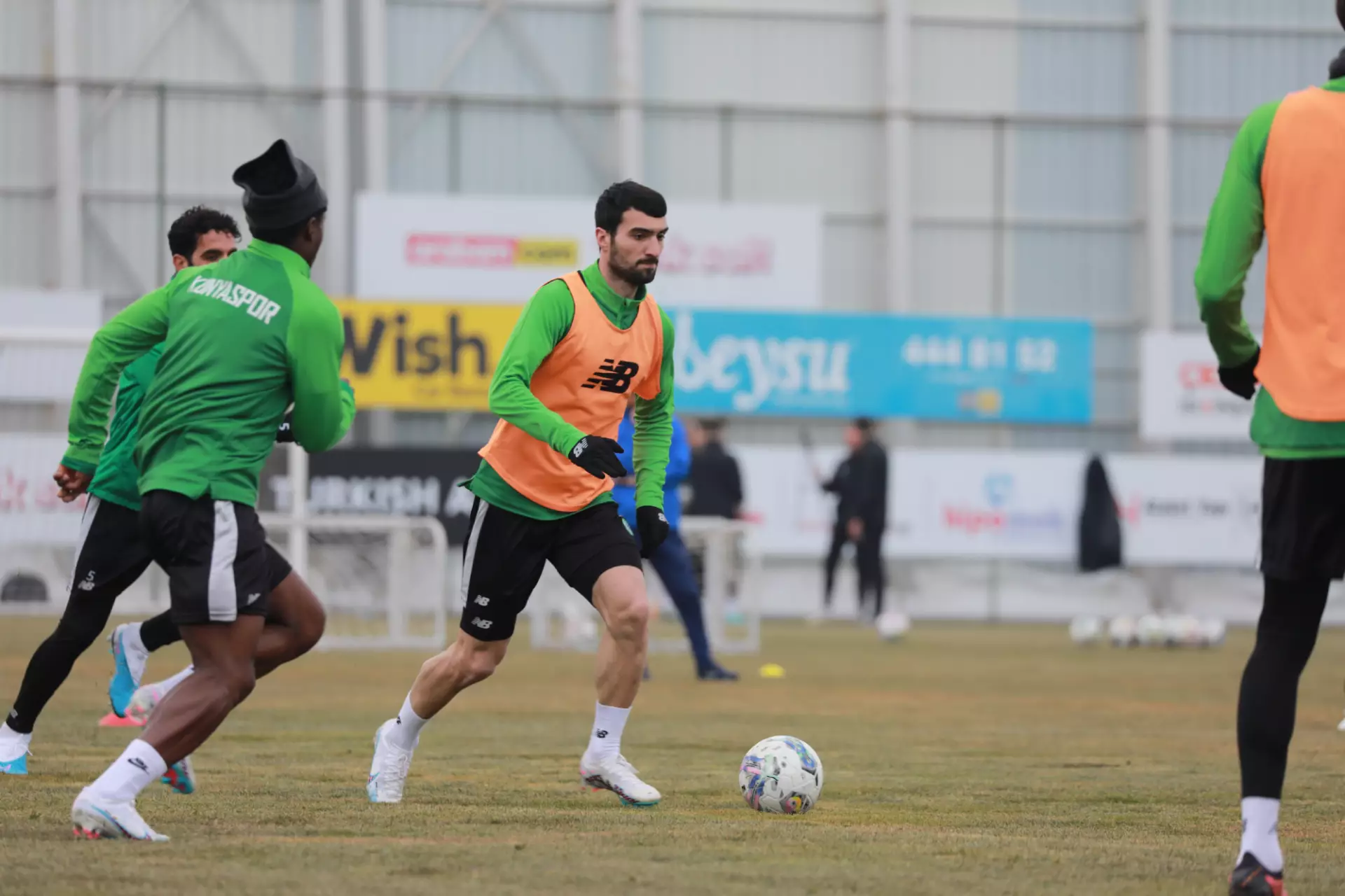 Mahir Emreli komanda ilə məşqlərə başladı - FOTO