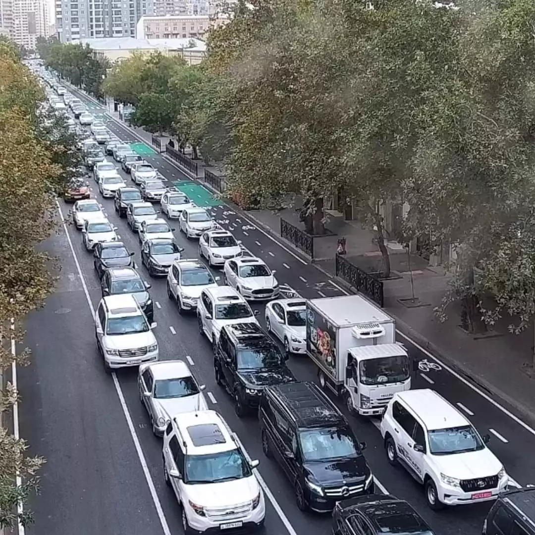 Bakıda hazırda sıxlıq müşahidə olunan yollar açıqlanıb